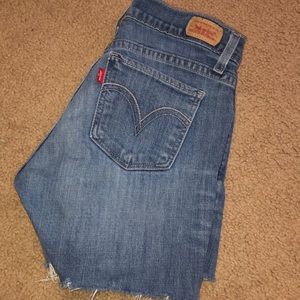 levi’s jean shorts. high waisted.